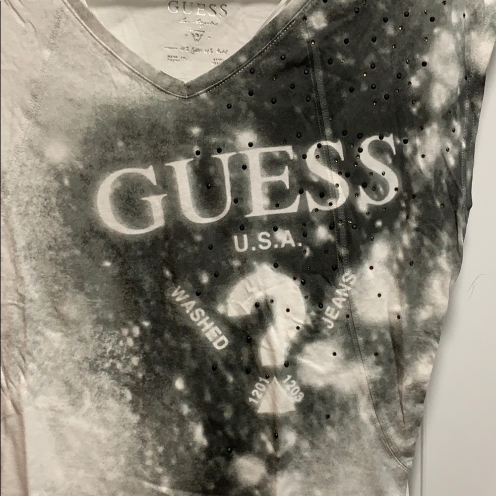 GUESS t-shirt